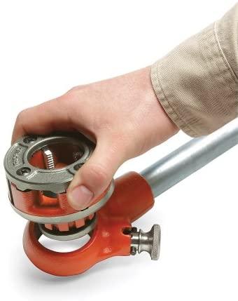 RIDGID 36345 00-R Exposed Ratchet Threader Set, Ratcheting Pipe Threading Set of 1/2-Inch to 1-Inch NPT Pipe Threading Dies and Manual Ratcheting Pipe Threader,Red/Black,Small