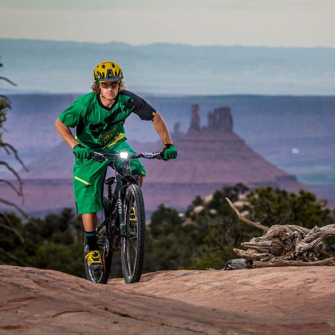 Light & Motion Seca Race 2000, Light up The Trail with 2000 lumens of Power. Patented Optics and a Combination of spot + Wide-Flood Beams Allow The Rider to Push Their Limits in Any Terrain.