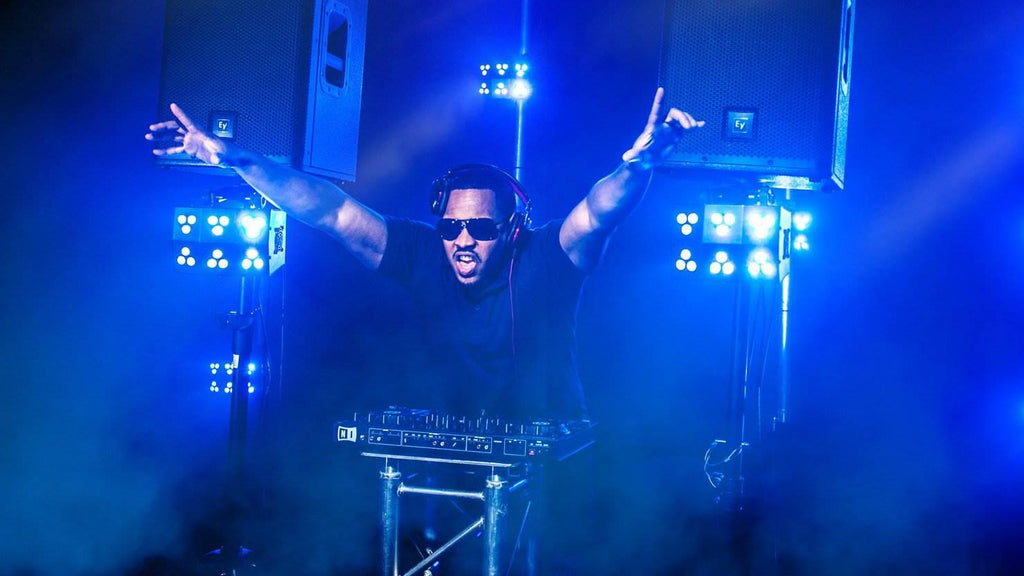Chauvet DJ Hurricane Haze 2D Smoke/Fog Machine & High Density Fog Juice (2 Pack)