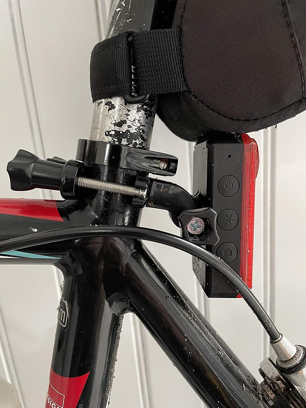 Bike Camera Kit: 1. LED Tail Light, Full HD Rear-View WiFi Bike Light 2. Cell Phone Bicycle Handlebar Mount. 3. 32 GB SD Card.